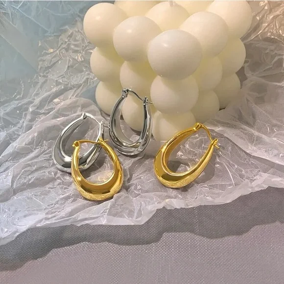 Trendy Oval Geometric Earrings in Gold & Silver Color - Picture 6 of 9